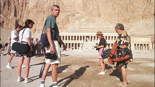 مصر تدعو الأجانب لتقنين أوضاعهم واستخراج “كارت الإقامة الذكي” للاستفادة من الخدمات الحكومية