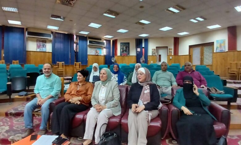 «مدير تعليم القاهرة» تتابع غرفة عمليات الدبلومات الفنية
