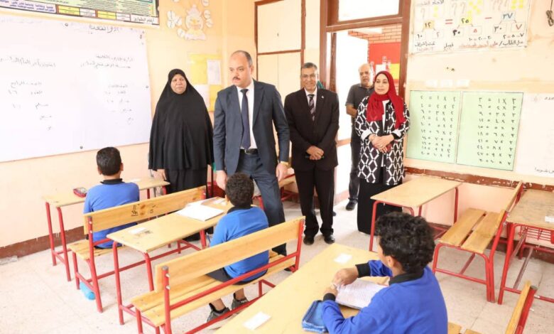 نائب محافظ الوادي الجديد يتفقد لجان امتحانات النقل بالخارجة
