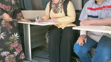 استمرار الدفع بسيارة المركز التكنولوجي المتنقل لتسهيل تراخيص المحال بالوادي الجديد
