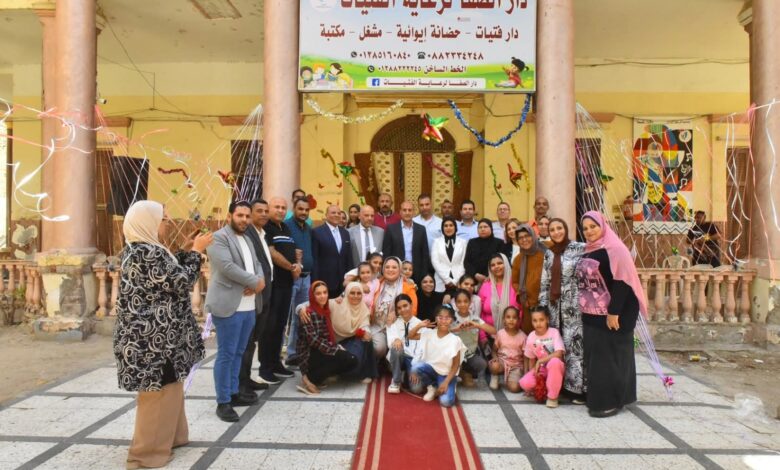 محافظ أسيوط يشارك الأيتام فرحة عيد الأضحى