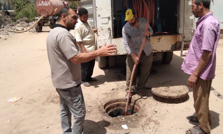 محافظ كفرالشيخ يوجه برفع كفاءة وصيانة شبكات الصرف الصحي يقلين