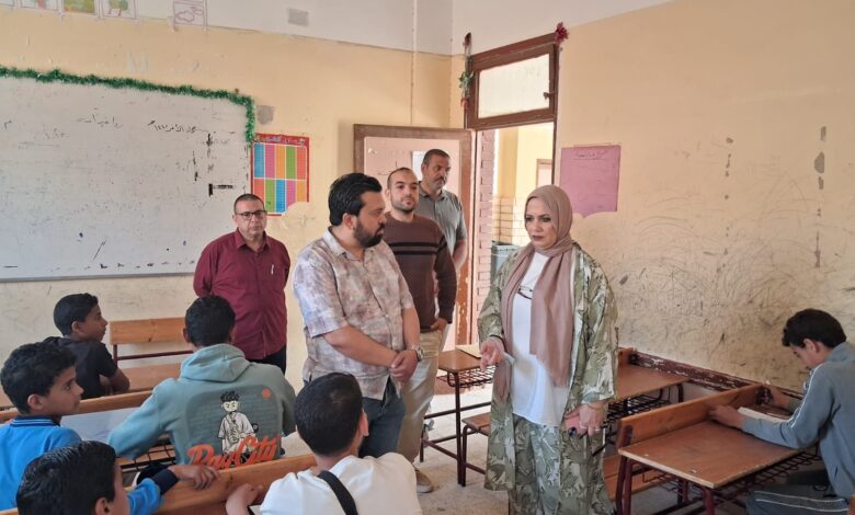 مدير تعليم مطروح تتابع انطلاق امتحانات الترم الثاني بالضبعة شرق المحافظة 