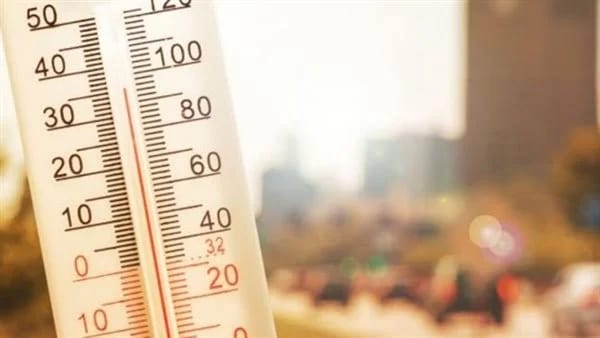 موجة حارة وشبورة كثيفة وأمطار رعدية على بعض المناطق