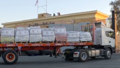 بدعم من وكالة الإمارات للمساعدات.. تسيير قافلة إغاثية جديدة إلى غزة عبر معبر كرم أبو سالم