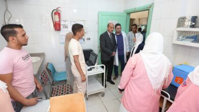 محافظ أسيوط يتفقد وحدة طب الأسرة بموشا ويحيل موظفا للتحقيق