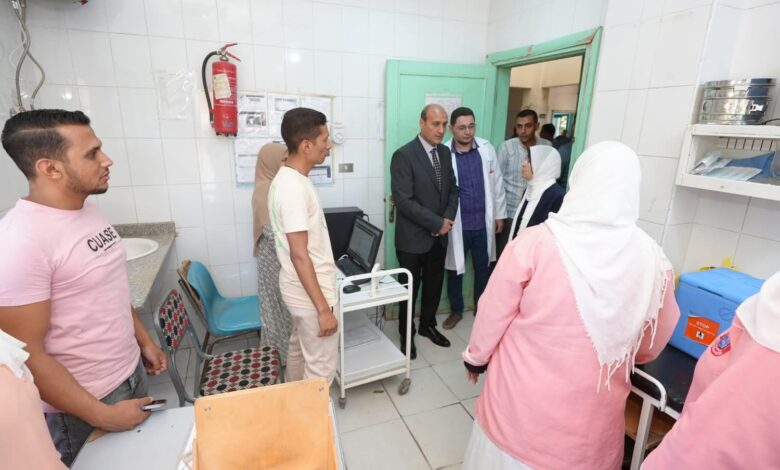 محافظ أسيوط يتفقد وحدة طب الأسرة بموشا ويحيل موظفا للتحقيق