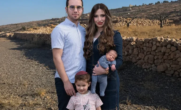 صحفي إسرائيلي يعلن انتقاله للعيش في بؤرة استيطانية ب "غور الأردن"