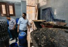 ضبط مخزن عسل غير مرخص ومنتجات مجهولة المصدر في منفلوط خلال حملة رقابية مفاجئة