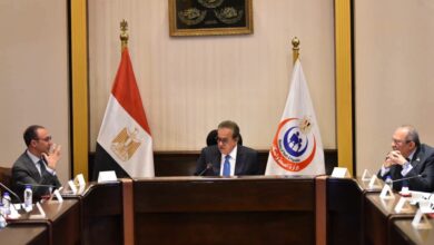 وزير الصحة يبحث الضوابط الجديدة لتجديد ترخيص ممارسة الطب