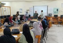 رئيس منطقة سوهاج الأزهرية يتفقد تدريب معلمات رياض الأطفال على توظيف الذكاء الاصطناعي