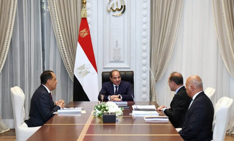 الرئيس عبدالفتاح السيسي يجتمع بمدبولي وكجوك في العلمين الجديدة