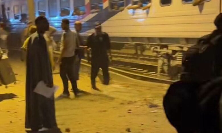 دخان من الفرامل يوقف قطار الصعيد في سوهاج مؤقتًا.. وعودة الحركة لطبيعتها