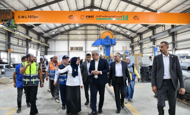 جولة مفاجئة لـ "جمبلاط" بشركة حلوان لمحركات الديزل