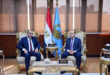 اجتماع بين وزير العمل ومحافظ الغربية لتعزيز الاستثمار وتوفير فرص العمل