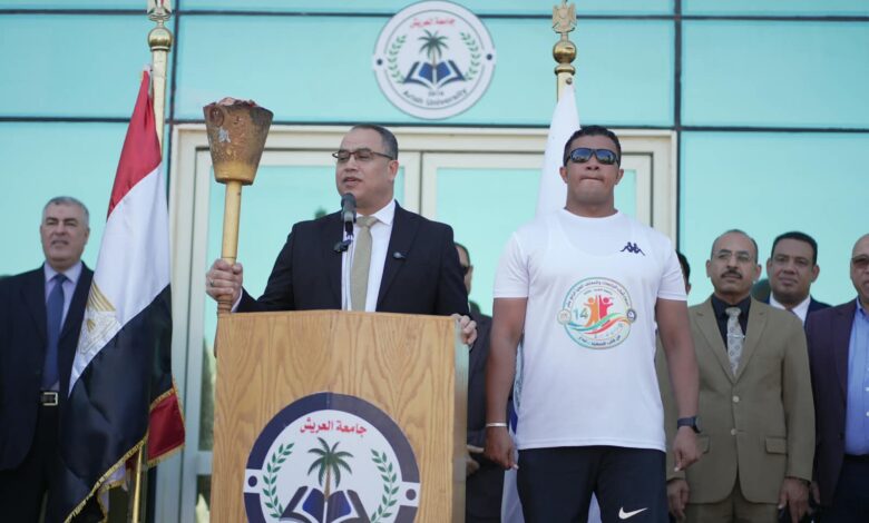 رئيس جامعة العريش يستقبل شعلة أسبوع شباب الجامعات والمعاهد العليا في محطتها التاسعة